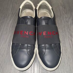 Givenchy Men's Navy and White Sneakers